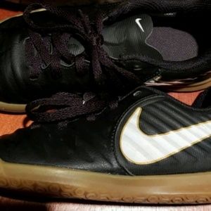 Youth sz 12 Indoor soccer cleats / girls slippers
